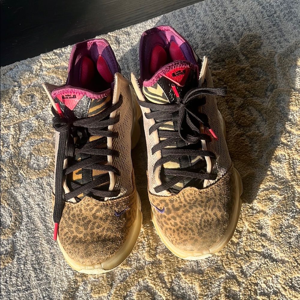 Stylish Leopard Print Women's Sneakers